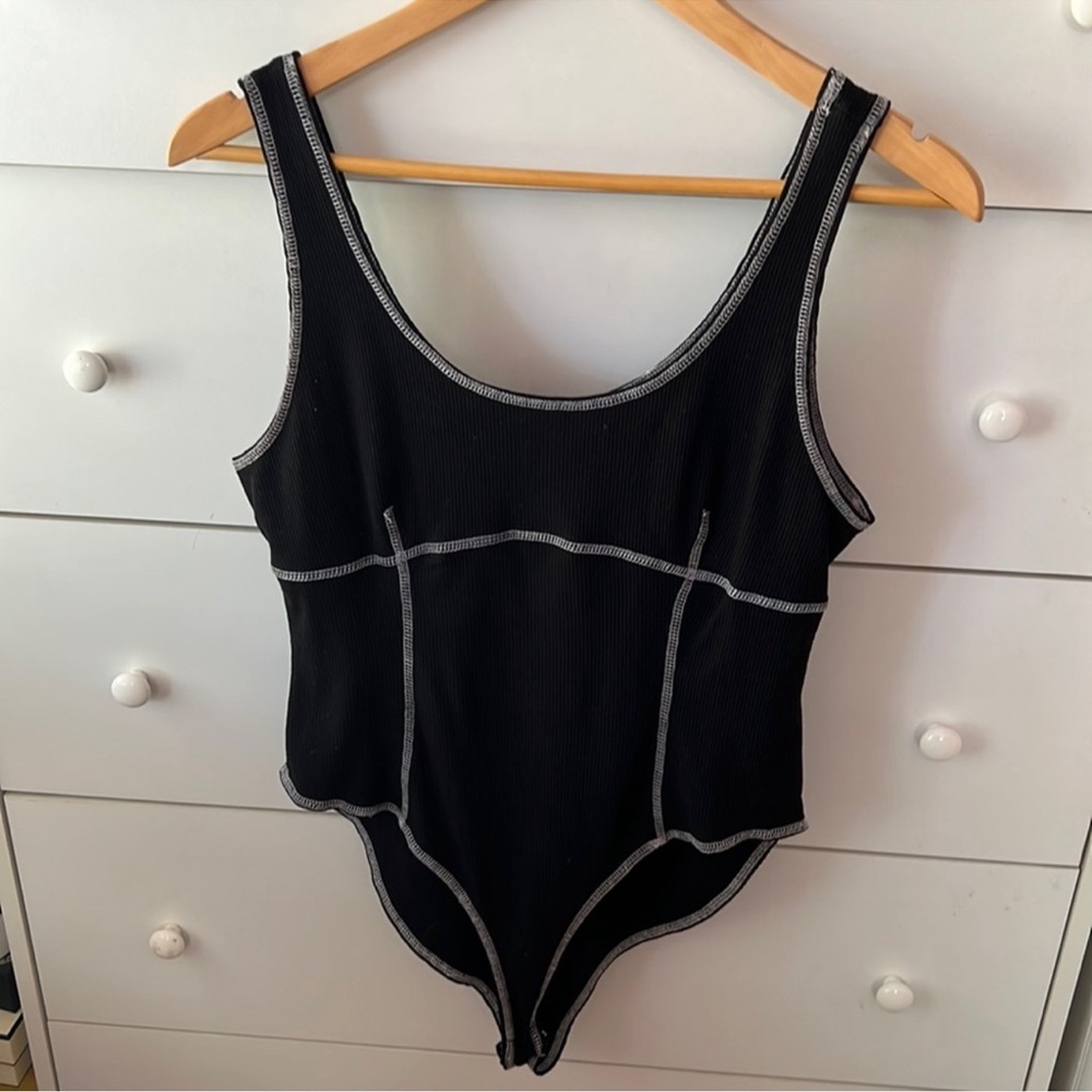 FOREVER 21 CONTRAST RIBBED STITCHED BODYSUIT